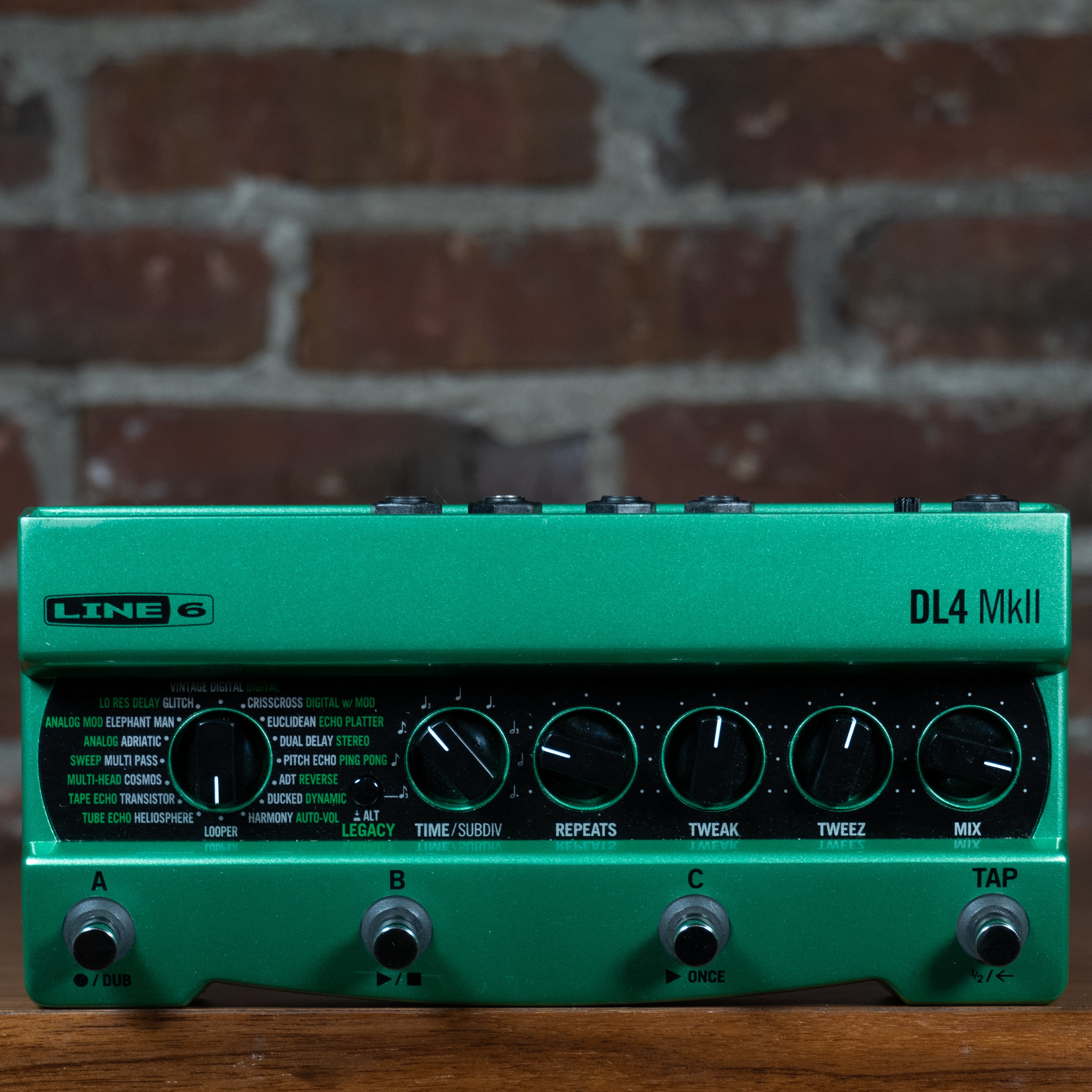 Line 6 DL4 MkII Delay Effect Pedal w/ Power Supply