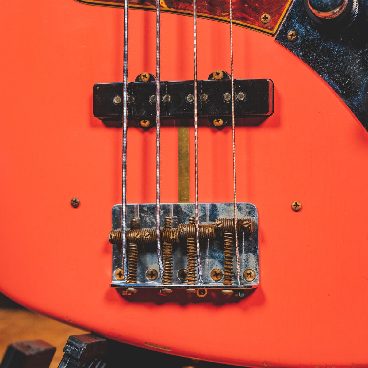 2022 Fender Custom Shop '60 Jazz Bass Relic, Super Faded Tahitian Coral w/OHSC - Used