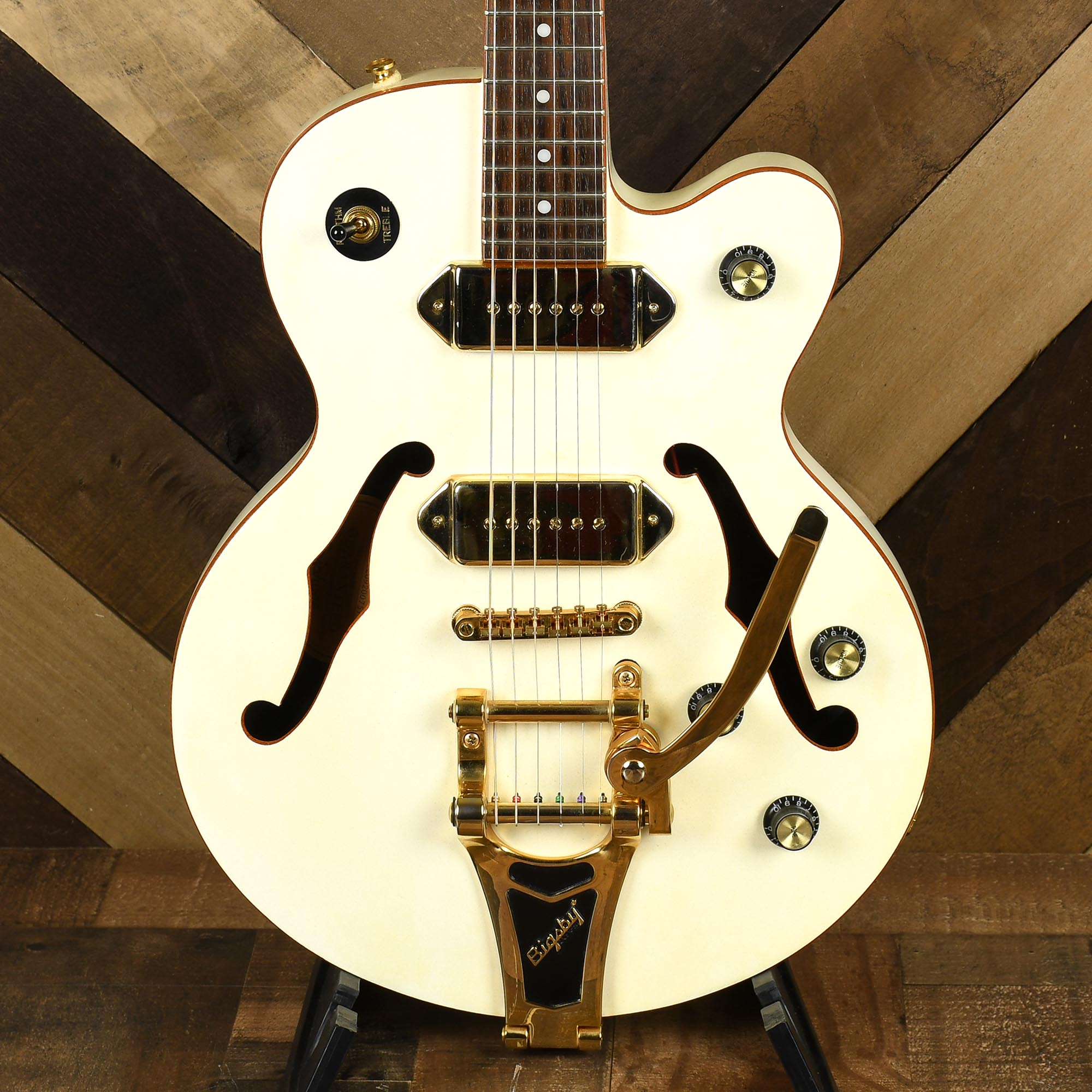 ギター Epiphone Wildkat e Pearl White 2015 ギター Wildkat e Pearl White Bigsby Epiphone Wildkat Bigbsy
