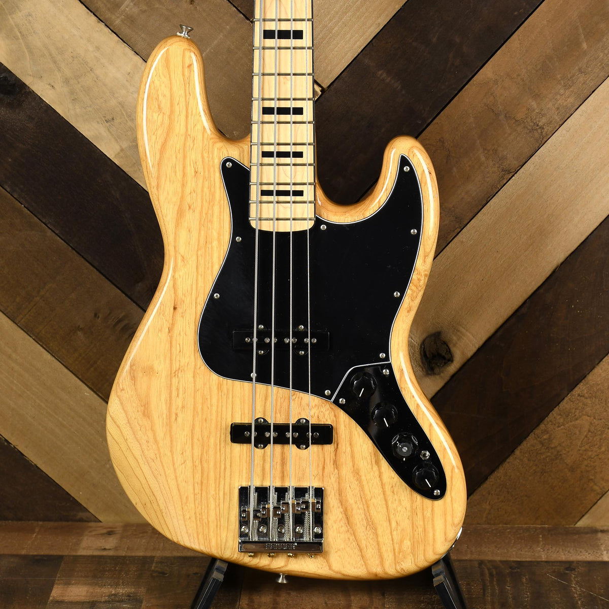 Fender Deluxe Active Jazz Bass Natural Ash With Tweed Case - Used
