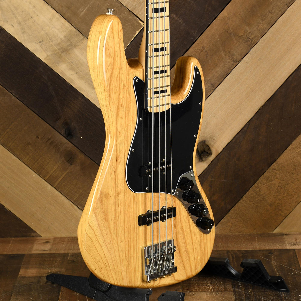 Fender Deluxe Active Jazz Bass Natural Ash With Tweed Case - Used