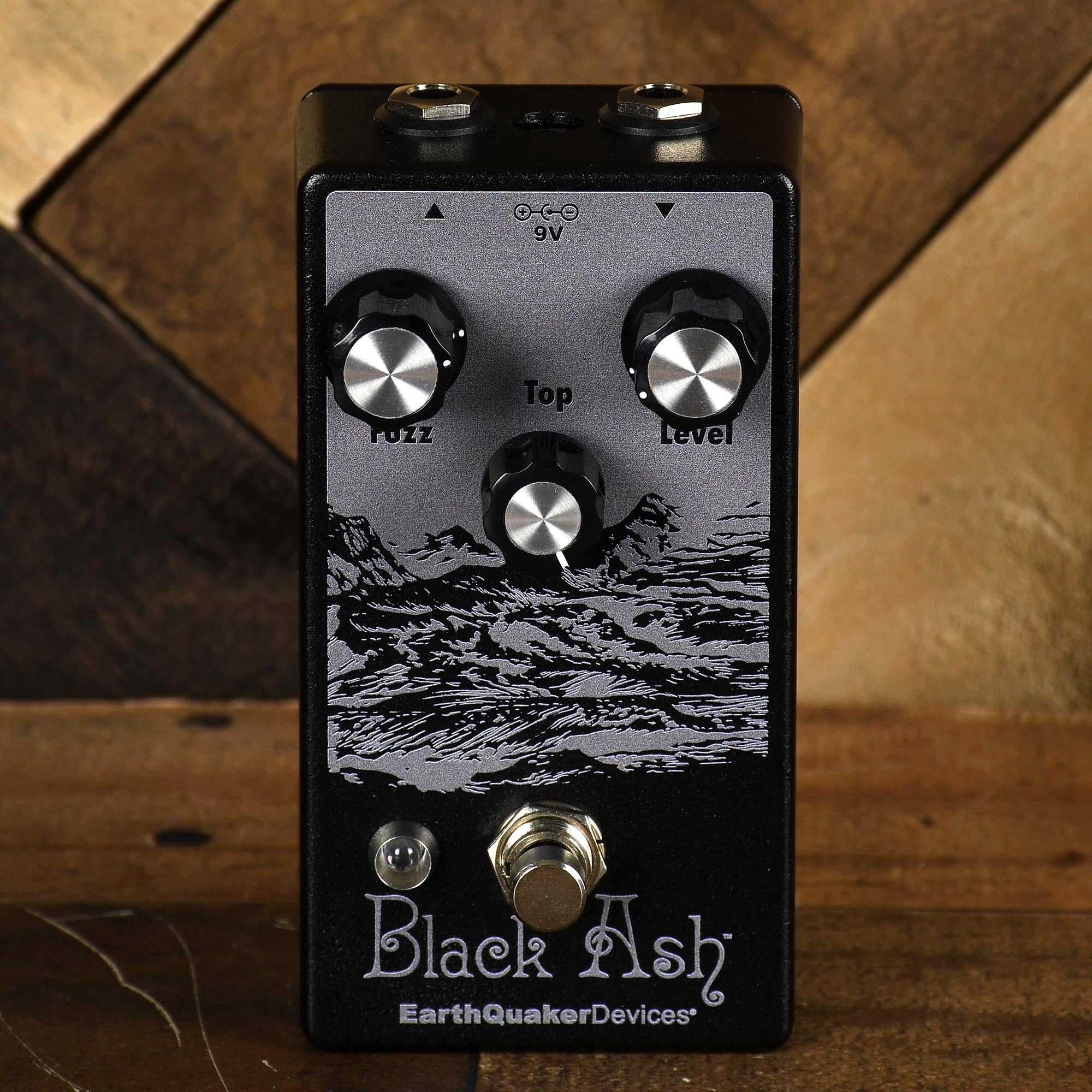 black ash pedal Earthquaker Black Ash Fuzz