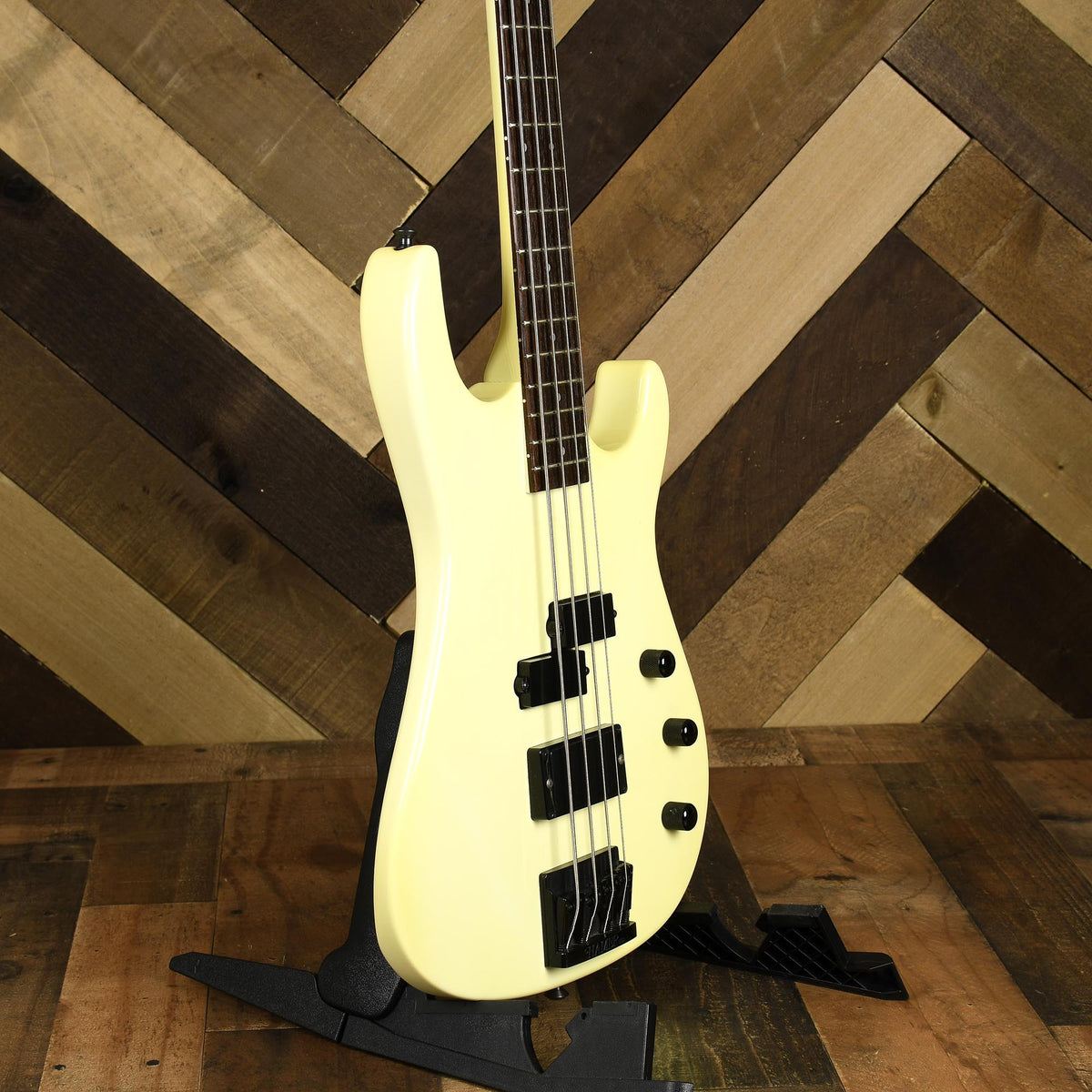 Hamer 1988 Chaparral Bass White With OHSC - Used