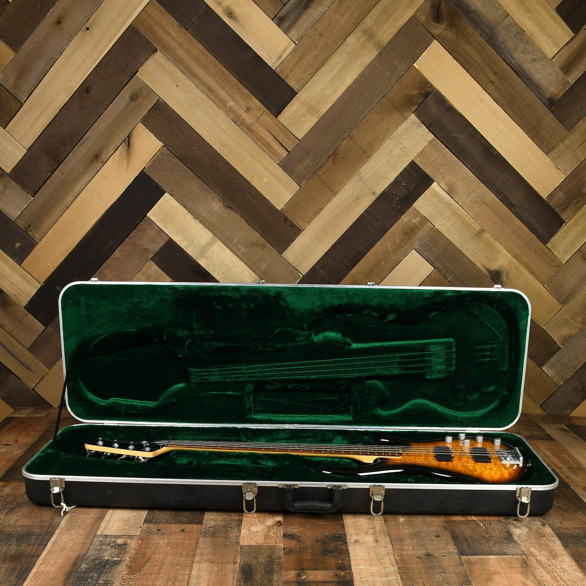 Peavey Fury IV Bass With OHSC - Used