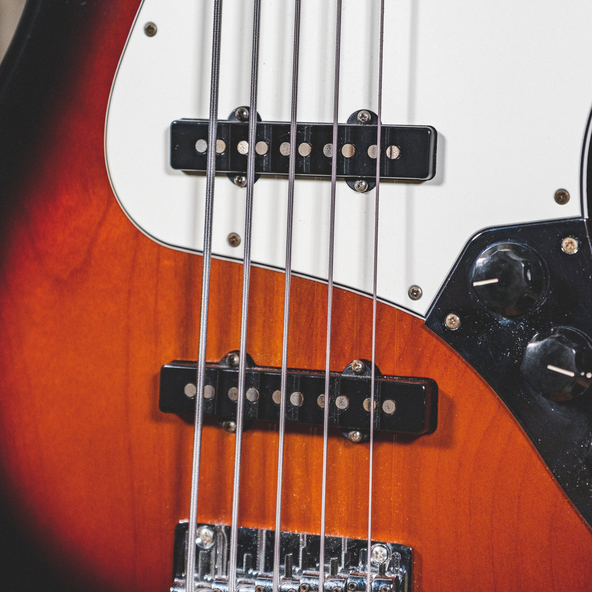 Fender 2020 Player V Jazz Bass, 3 Tone Sunburst - Used