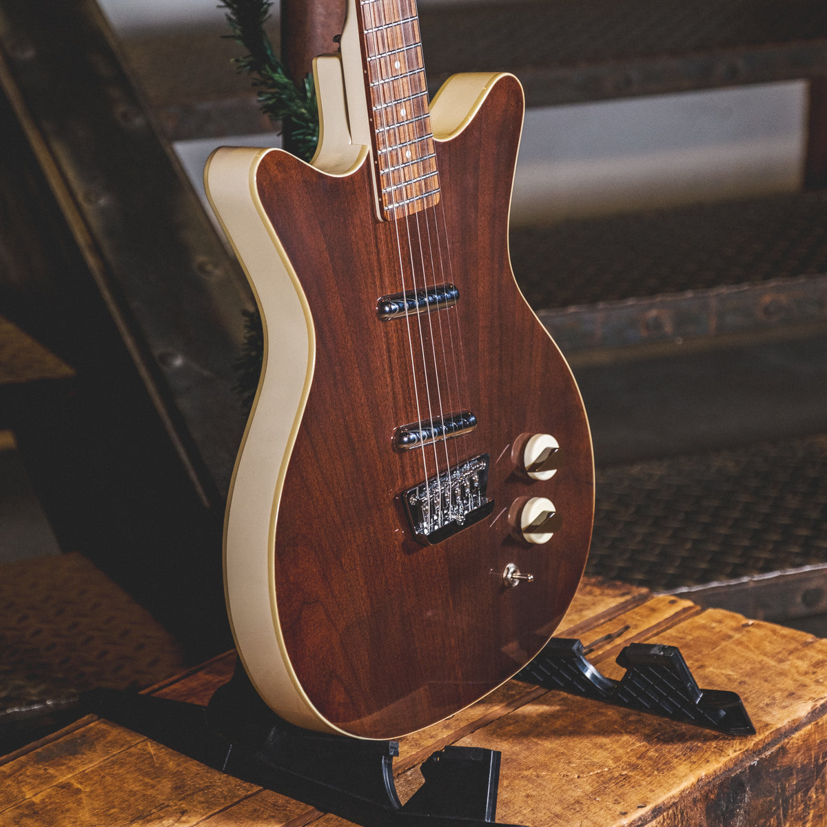 Danelectro D59 Divine Dark Walnut With Gig Bag - Used
