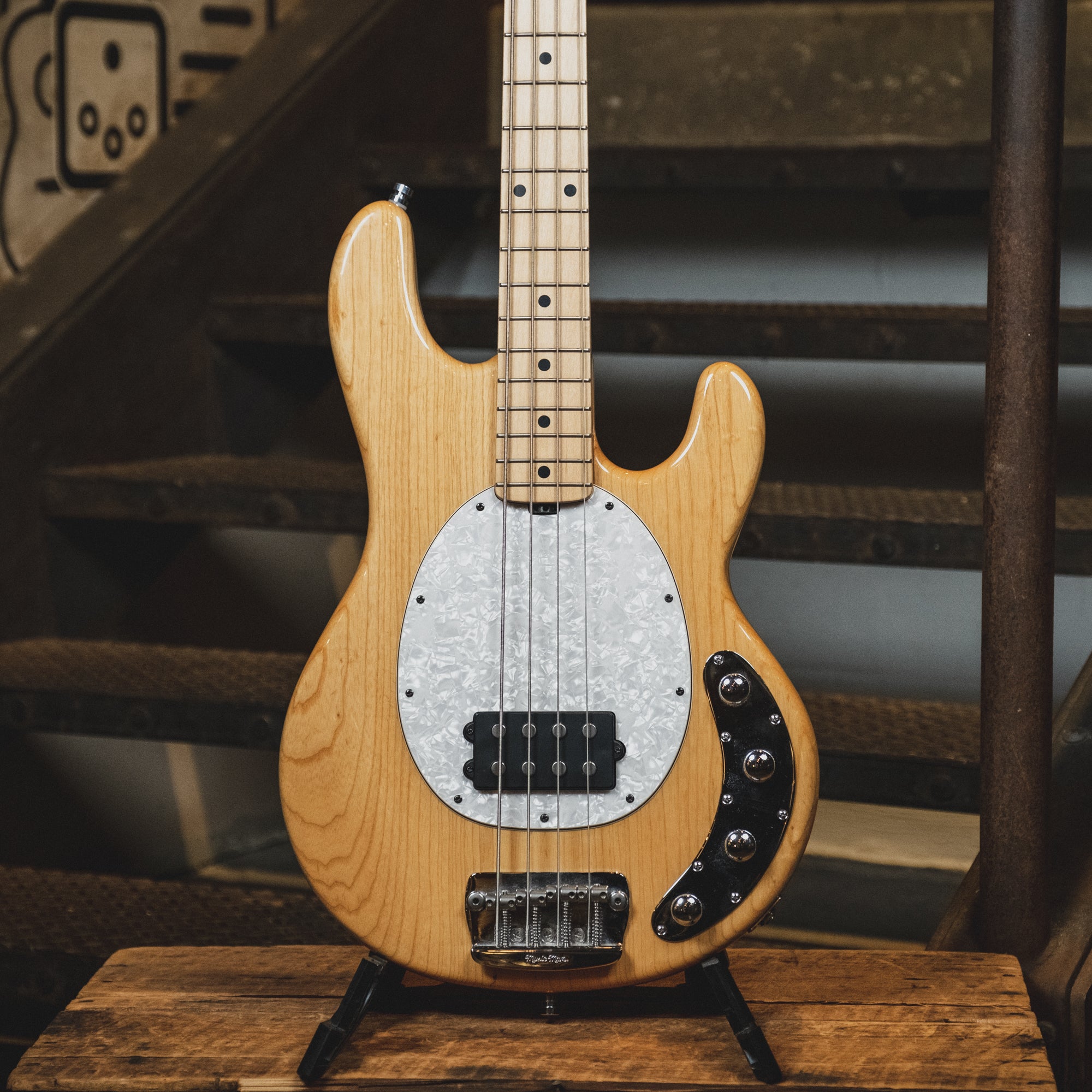 Music Man StingRay 2005 ナチュラルUSA 3EQ Music Man 2005 Stingray 3 EQ H Natural Gloss - Used – Russo Music