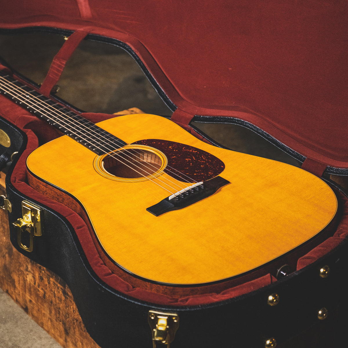 Martin 2018 D-18E With OHSC - Used