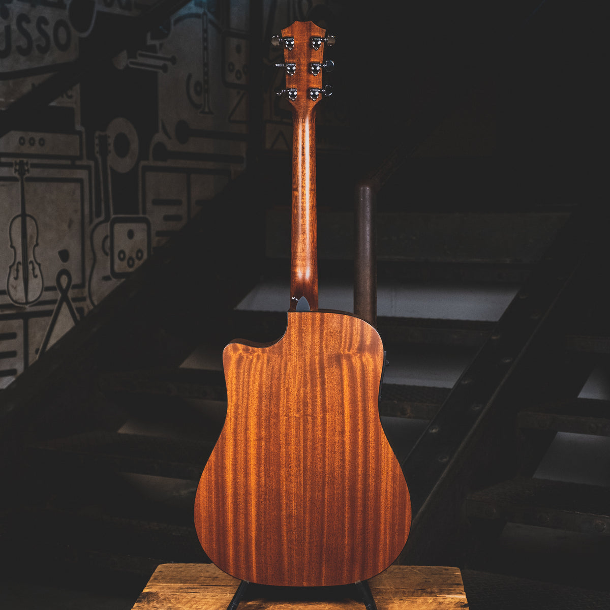 Taylor 1999 310-CE Acoustic Guitar, Natural With OHSC - Used