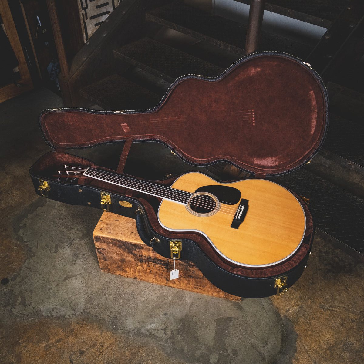 Martin 2009 J-35E Acoustic Guitar, Natural With OHSC - Used