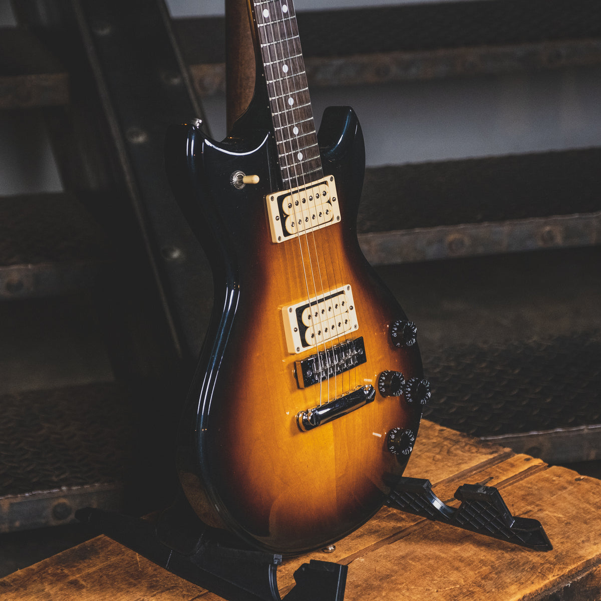 Westbury 1980's Deluxe Electric Guitar, Tobacco Burst With OHSC - Used