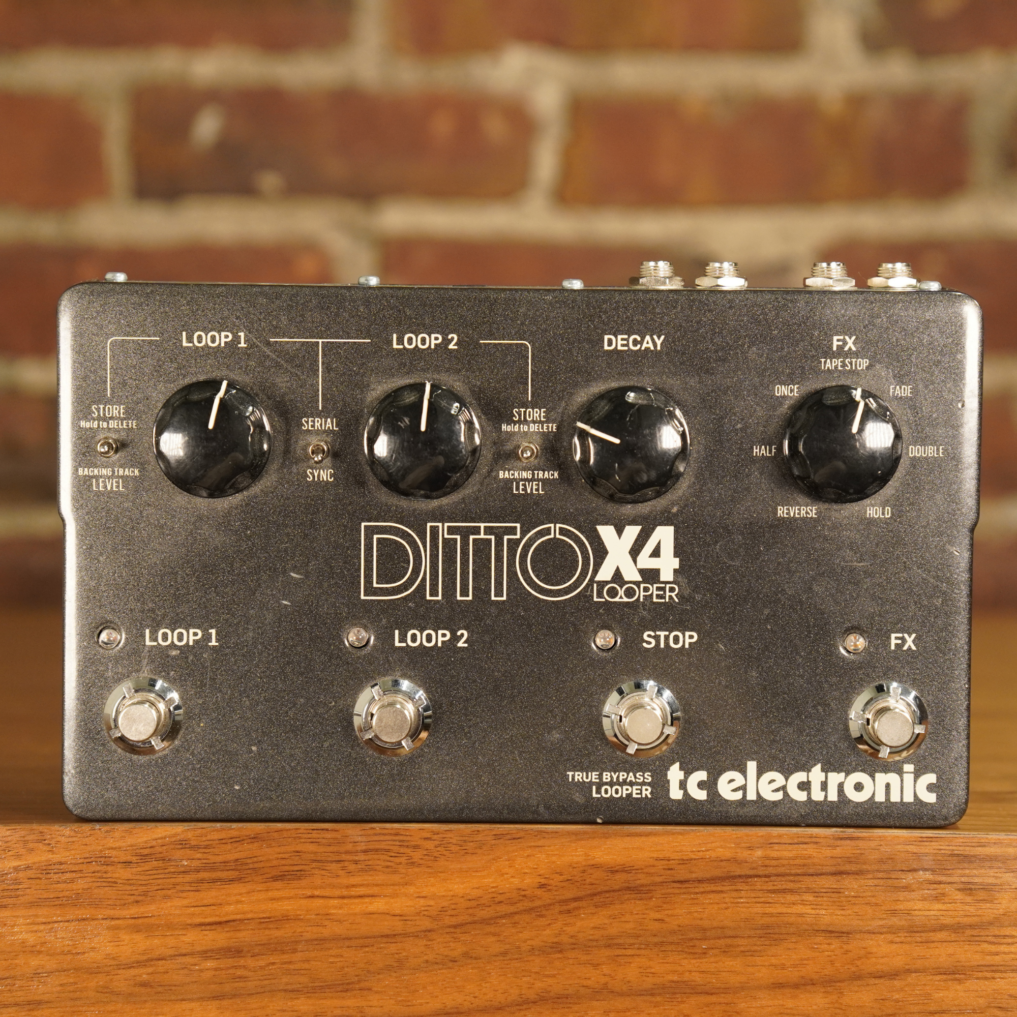 TC ELECTRONIC Ditto X4 Looper ほぼ未使用／動作良好 TC Electronic Ditto X4 Looper Effects Pedal | Guitar Center