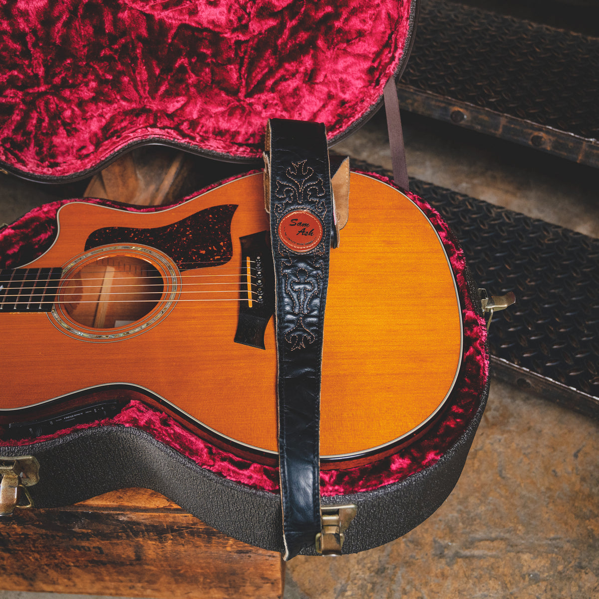Taylor 1999 514CE Acoustic Guitar, Natural With OHSC - Used