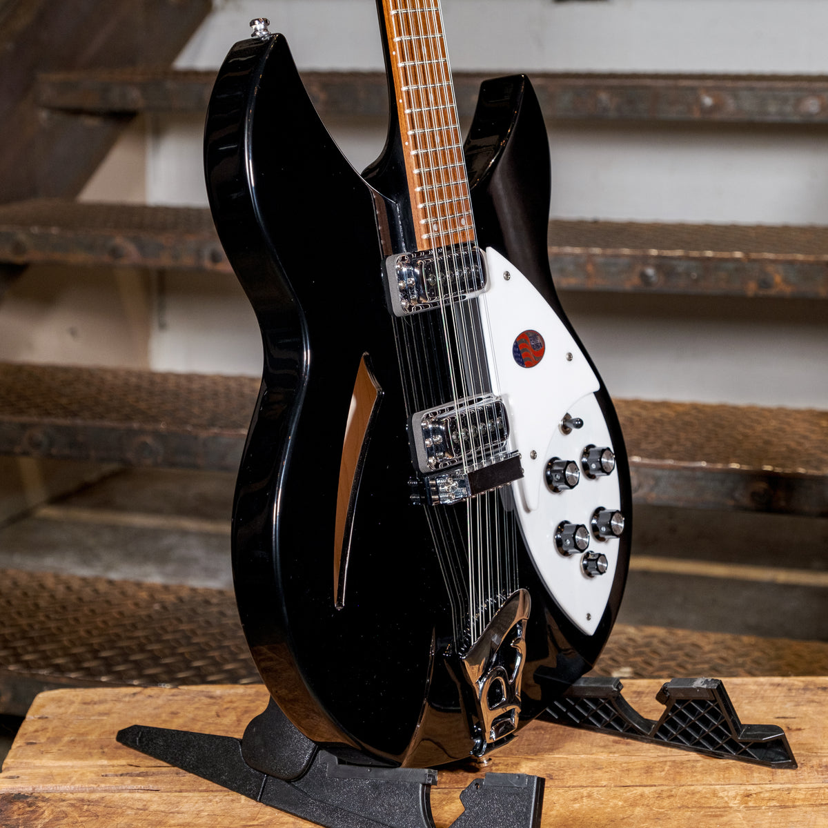 Rickenbacker 2017 330-12 Jetglo With OHSC - Used