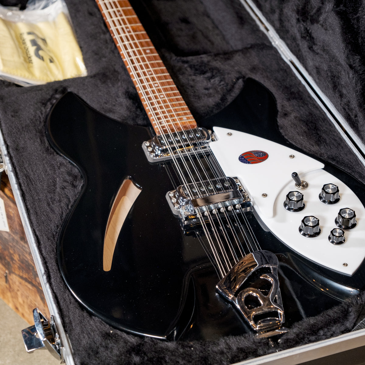 Rickenbacker 2017 330-12 Jetglo With OHSC - Used