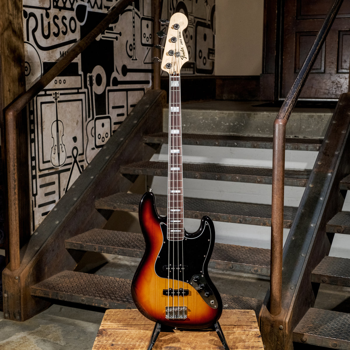 Fender 2015 Classic 70s Jazz Bass 3-Tone Sunburst With Gig Bag - Used