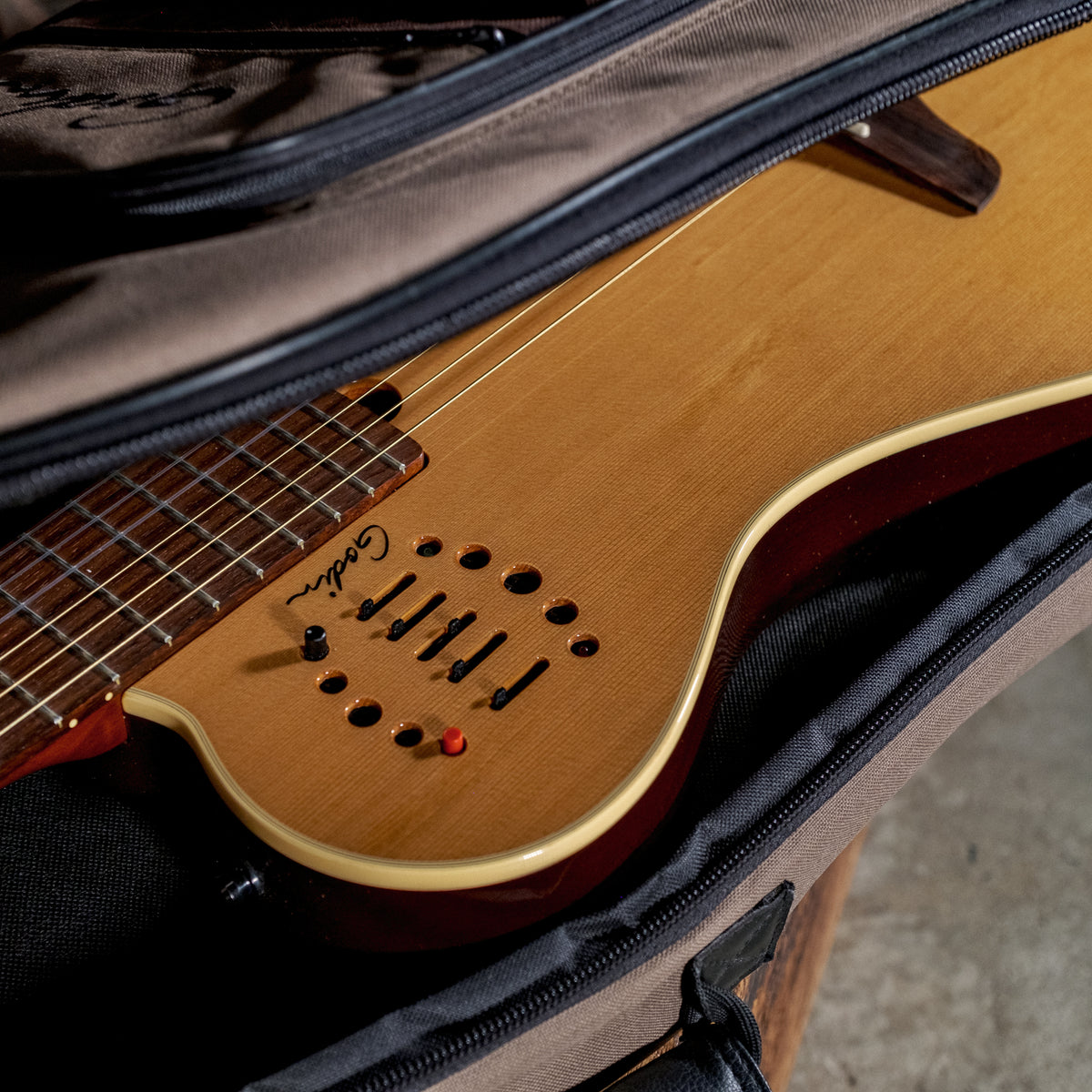 Godin Multiac Grand Core Natural With OGB - Used