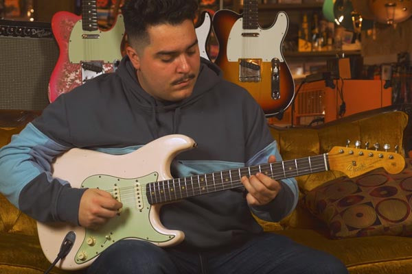 Snacks 104: Fender Custom Shop '64 Stratocaster, Super-Faded Aged Shell Pink