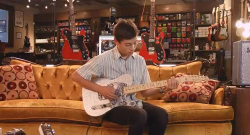 Snacks 045: Fender Brad Paisley Road Worn Telecaster Silver Sparkle