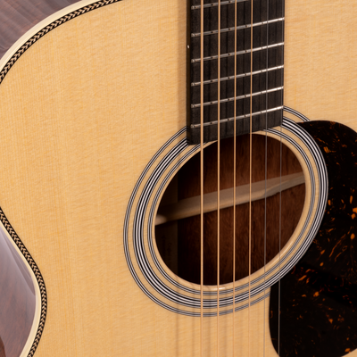 Martin Custom Shop 000 Auditorium Body, 28 Style, Sitka Spruce, Quilted Bubinga Acoustic Guitar