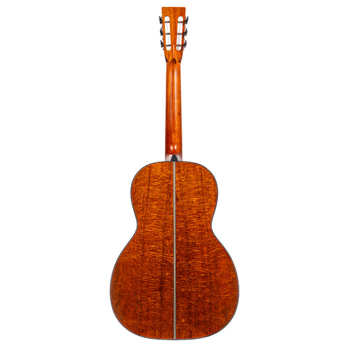 Martin Custom Shop 00 Grand Concert Acoustic Guitar, 28 Style, Spruce/Flamed Mahogany, Ambertone
