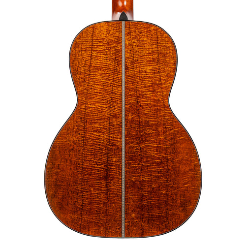 Martin Custom Shop 00 Grand Concert Acoustic Guitar, 28 Style, Spruce/Flamed Mahogany, Ambertone
