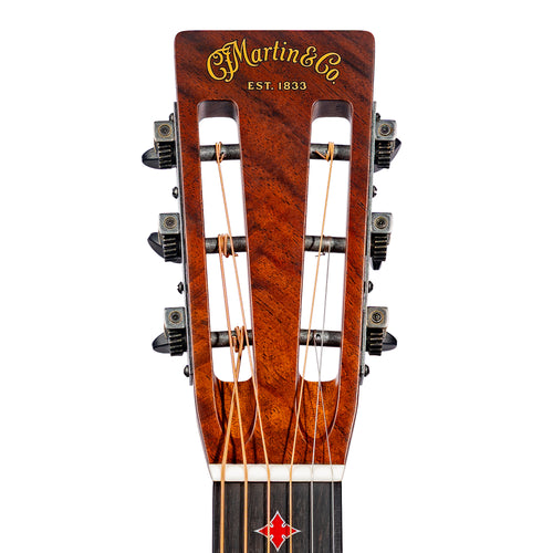 Martin Custom Shop 00 Grand Concert Acoustic Guitar, 28 Style, Italian Alpine Spruce/Wild Grain East Indian Rosewood