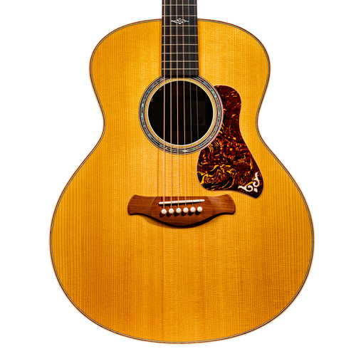 Taylor Gold Label 814e Super Auditorium Acoustic-Electric Guitar, Sitka Spruce/Honduran Rosewood, Natural