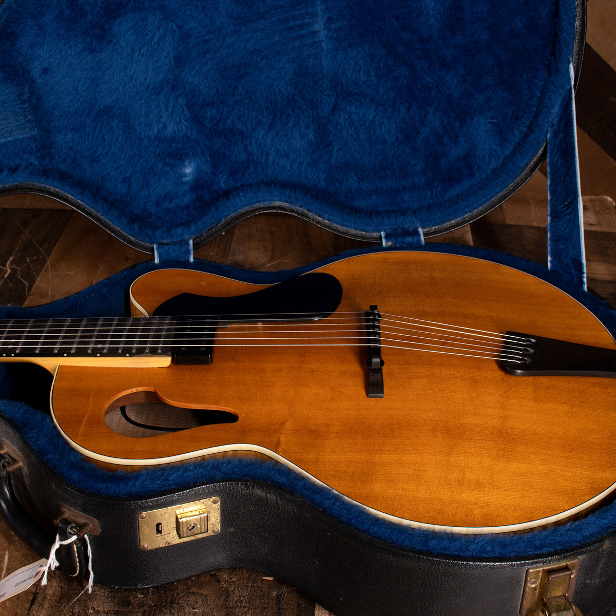 2000 Tacoma AJF22CE5 Archtop Acoustic Guitar, Natural with HC - Used