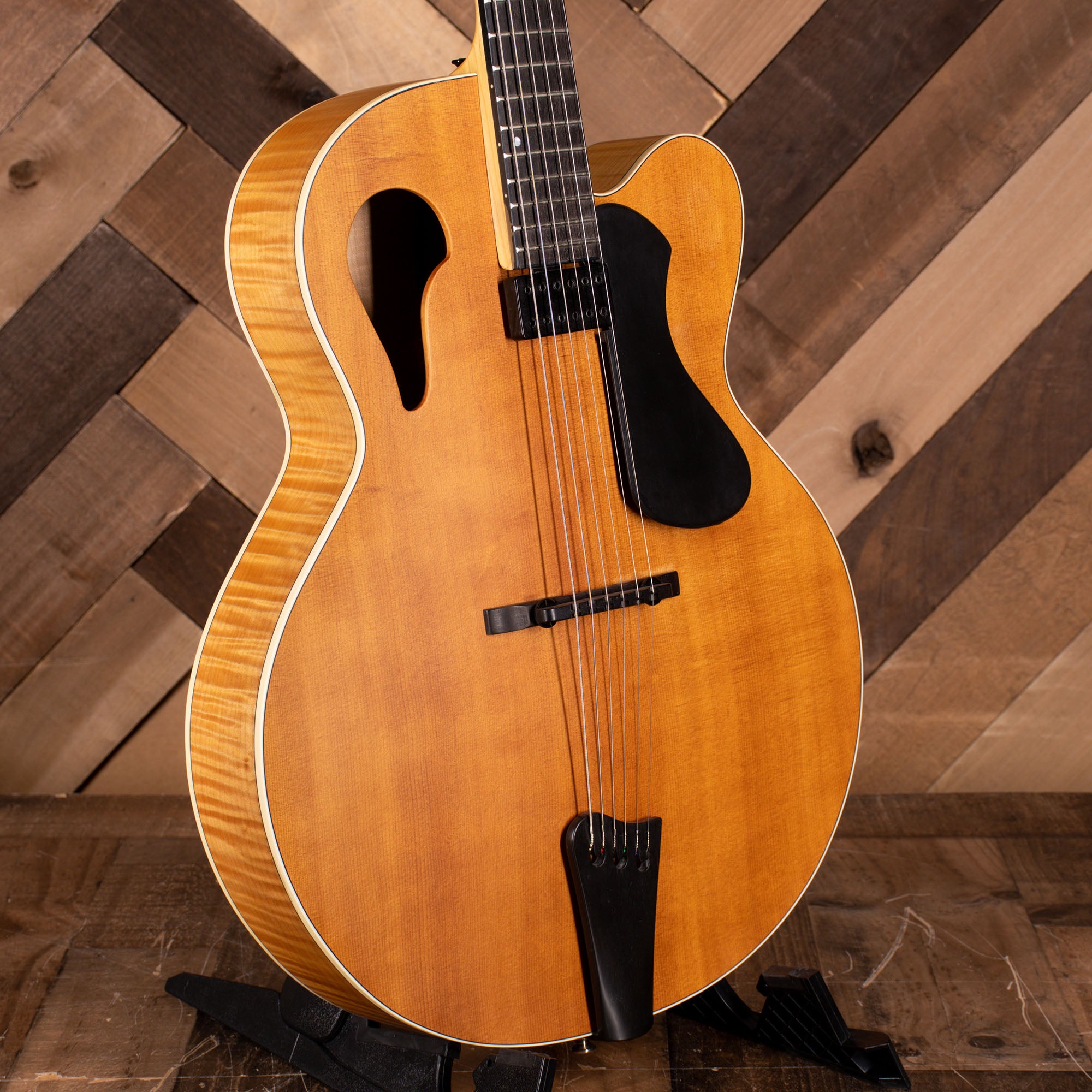 2000 Tacoma AJF22CE5 Archtop Acoustic Guitar, Natural with HC