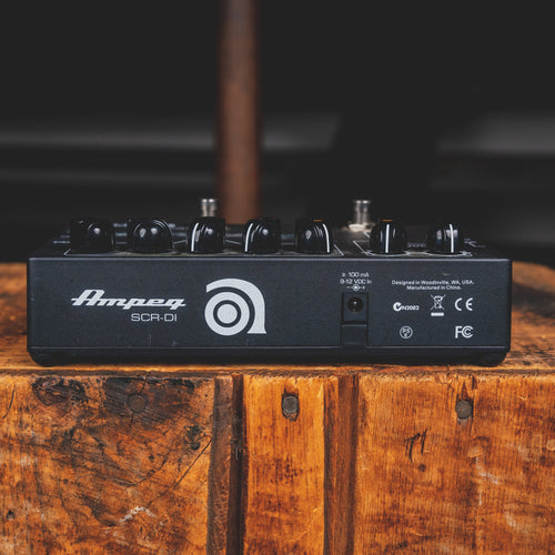 pedal ampeg Ampeg Scrambler Bass Preamp and DI Effect Pedal