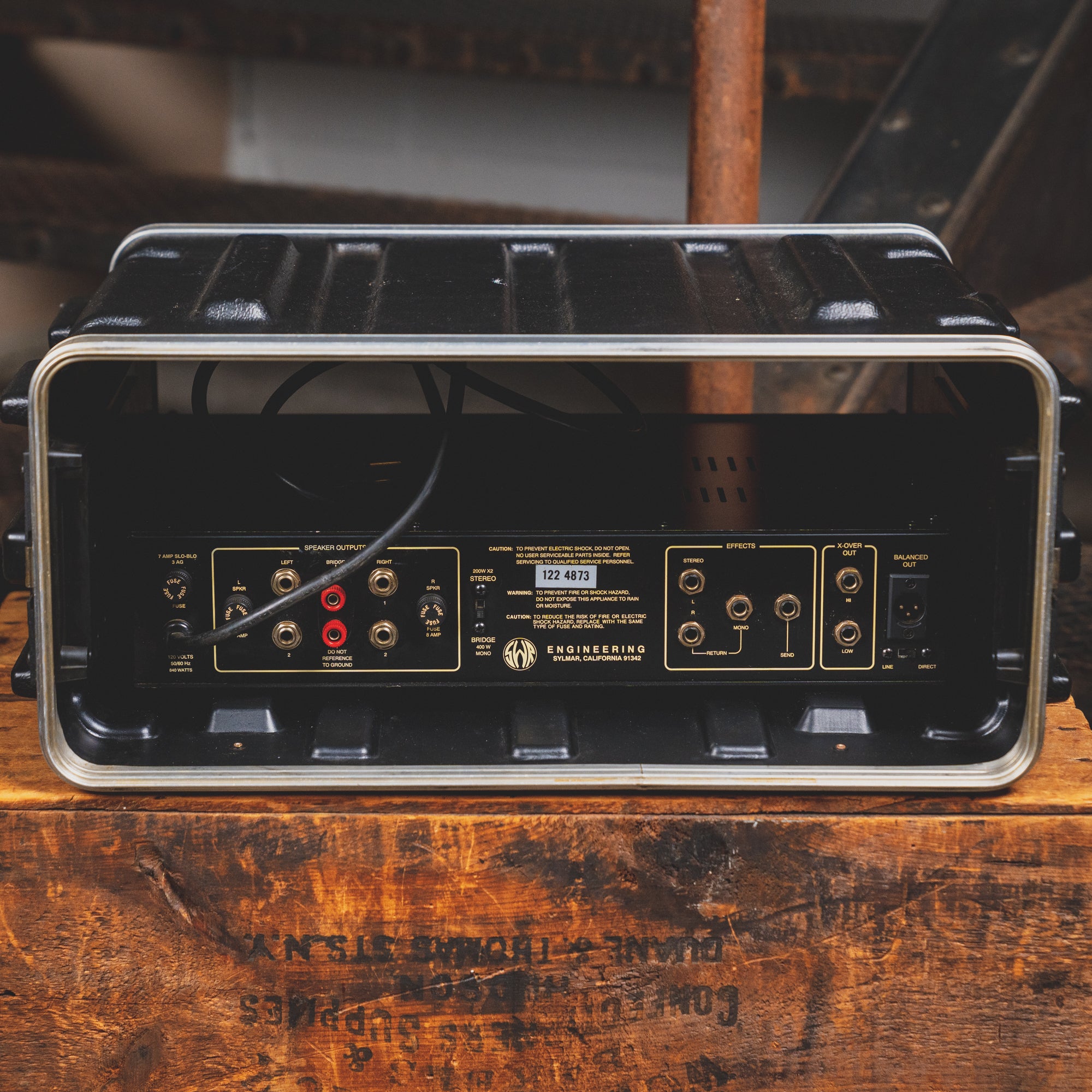 SWR SM-400 ベースアンプヘッド ケース付き 動作確認済み ガリあり SWR SM-400 Bass Guitar Amplifier Head w/Rack Case - Used – Russo Music