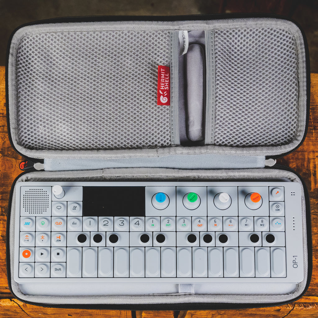再入荷アイテム Portable OP-1 Engineering Teenage Synthesizer Used - w/Case 鍵盤楽器