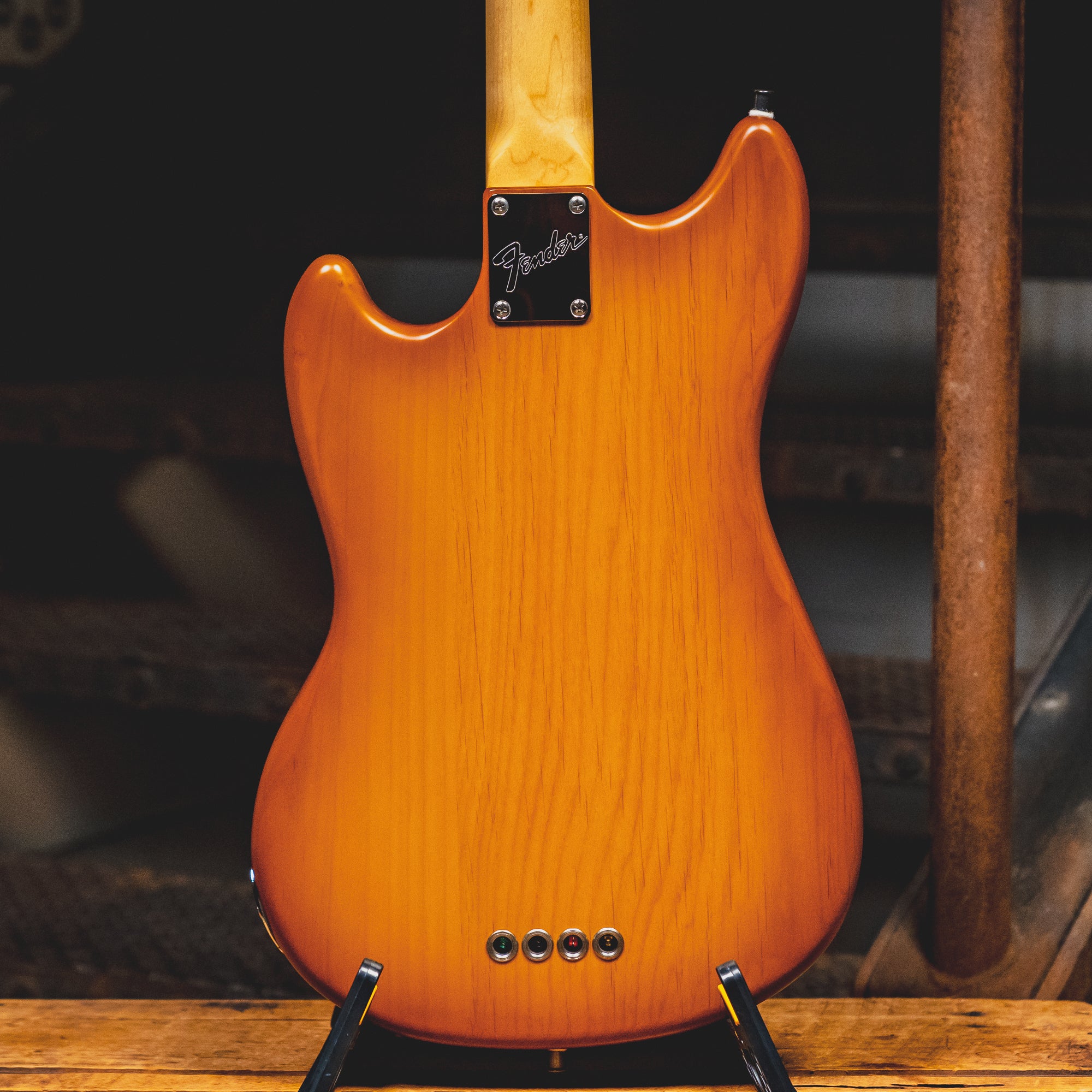 2022 Fender American Performer Mustang Bass, Honey Burst Satin w