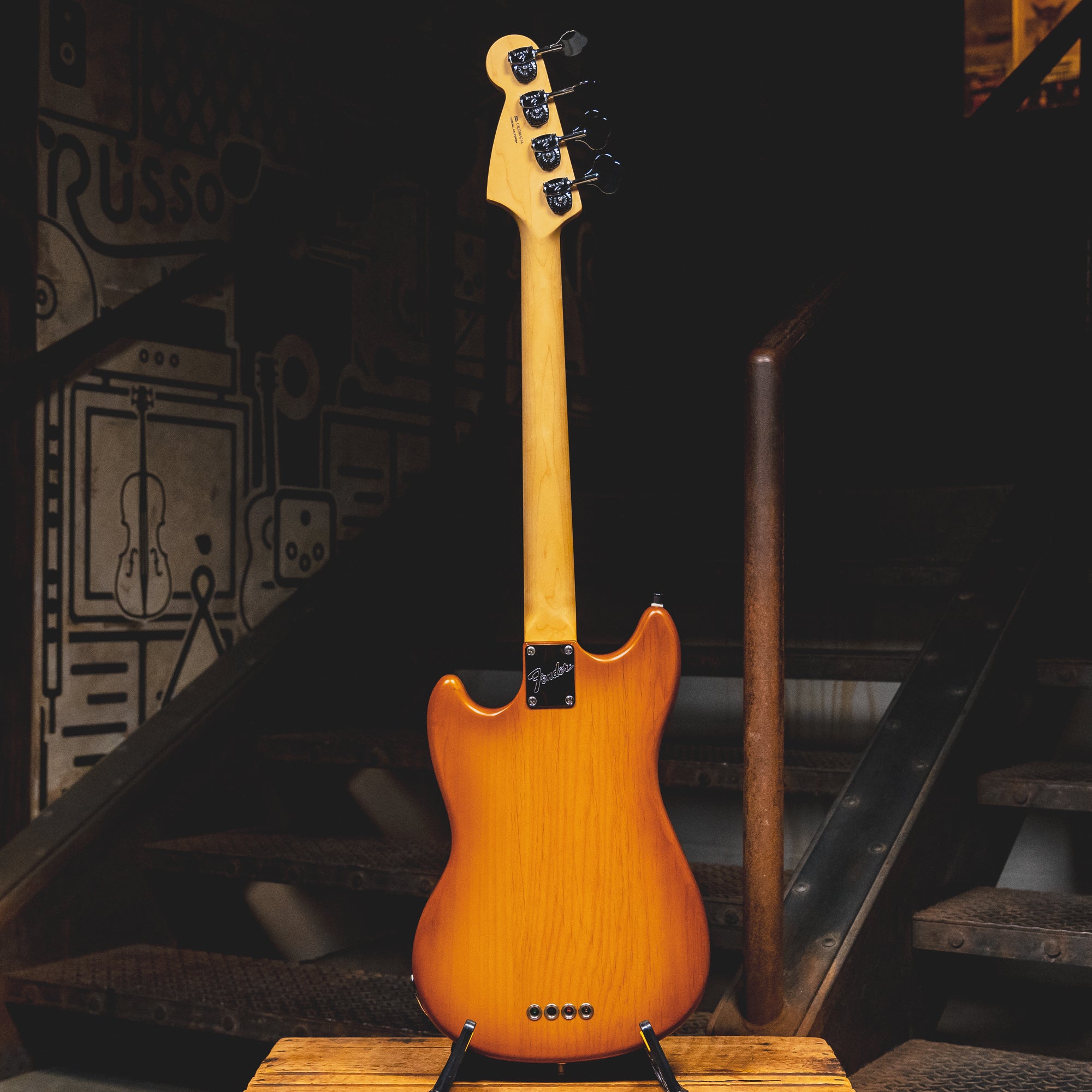2022 Fender American Performer Mustang Bass, Honey Burst Satin w