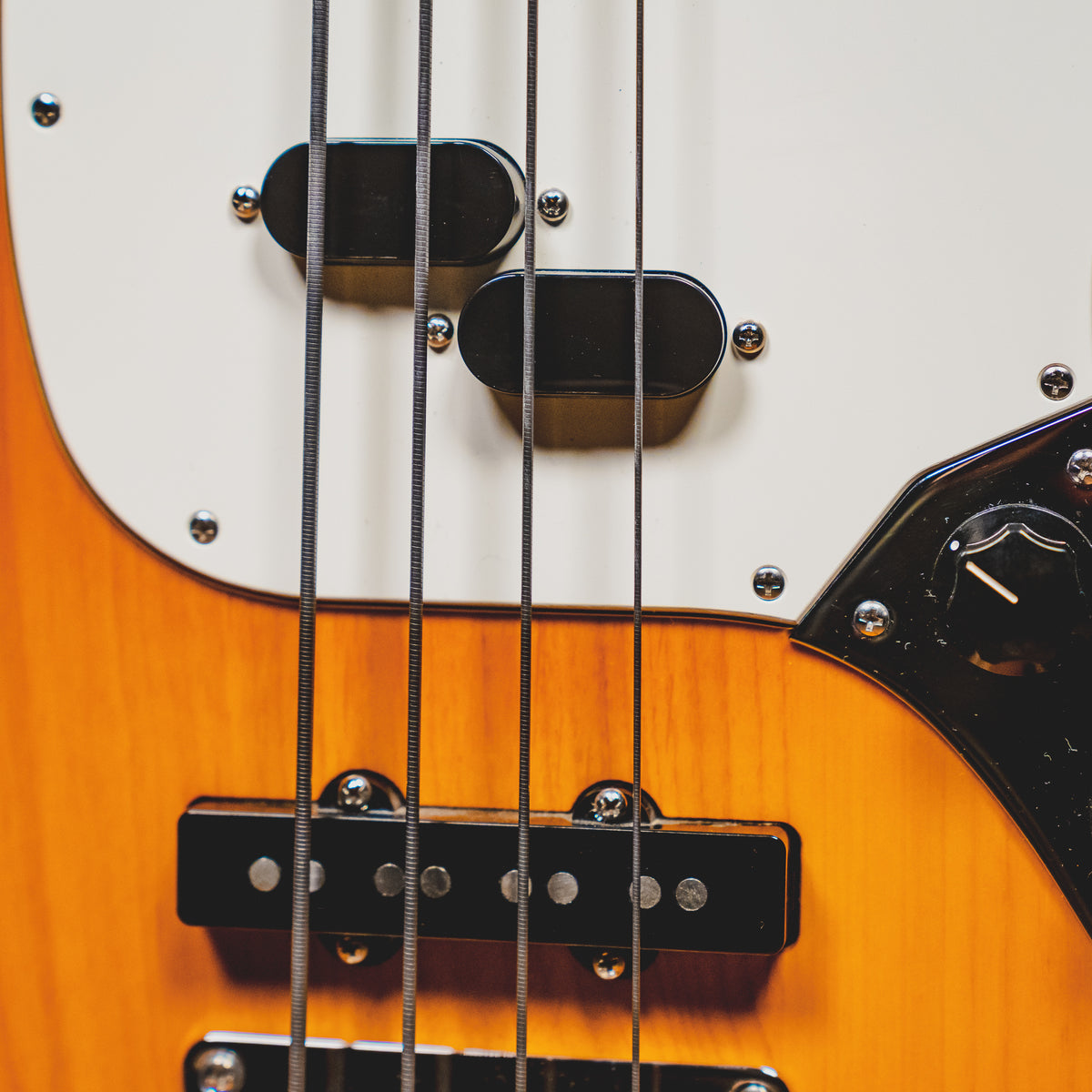 2022 Fender American Performer Mustang Bass, Honey Burst Satin w/OGB - Used