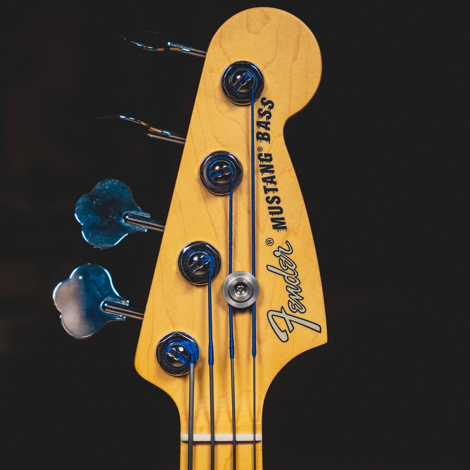 2022 Fender American Performer Mustang Bass, Honey Burst Satin w