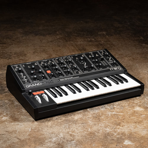 moog-grandmother-dark-01.jpg