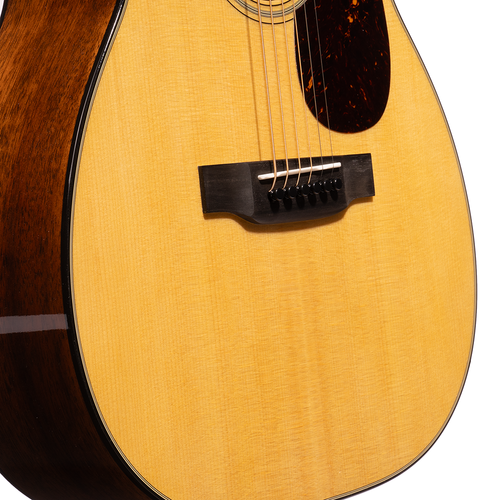 Martin 00-18 Spruce Top, Mahogany Back and Sides Acoustic Guitar, Natural