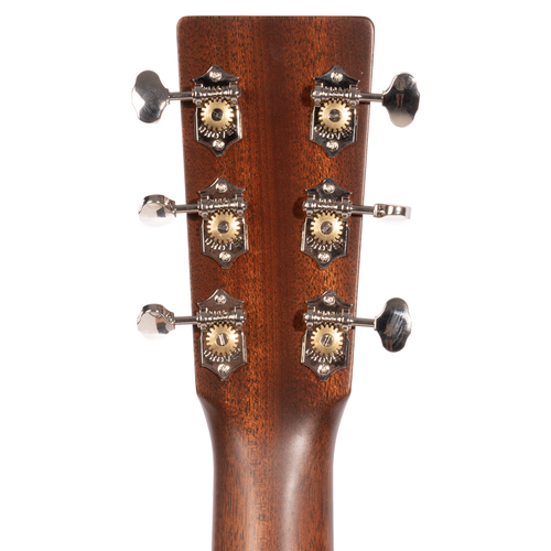 Martin 00-18 Spruce Top, Mahogany Back and Sides Acoustic Guitar, Natural