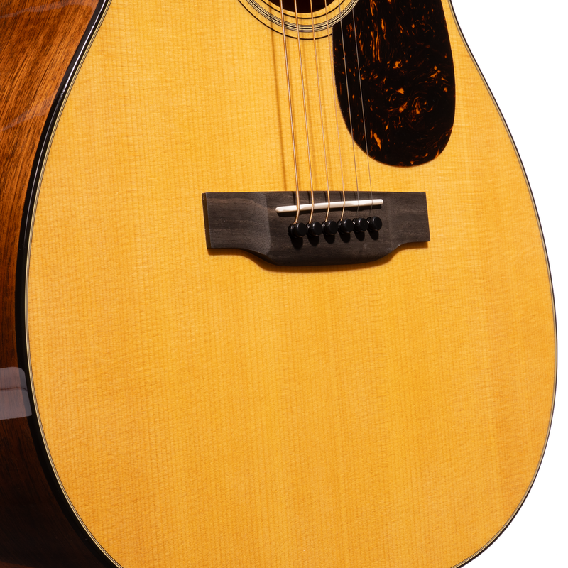 Martin 00-18 Spruce Top, Mahogany Back and Sides Acoustic Guitar, Natural