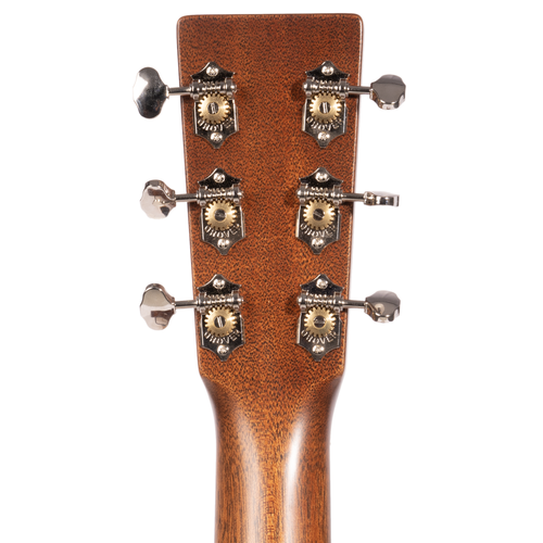 Martin 00-18 Spruce Top, Mahogany Back and Sides Acoustic Guitar, Natural