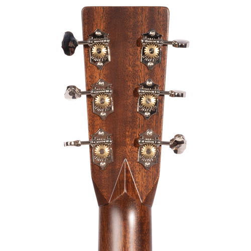 Martin D-28 Acoustic Guitar, Sitka Spruce Top East Indian Rosewood Back/Sides, Ambertone