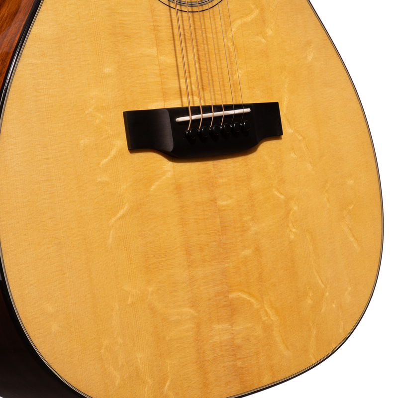 Martin Custom Shop 000 Auditorium Body, 18 Style, Sitka Spruce Bearclaw Top, Sinker Mahogany Back & Sides