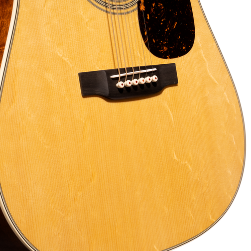 Martin Custom Shop D Dreadnought Acoustic Guitar, 28-Style, Sitka Spruce Bearclaw/Quilted Mahogany