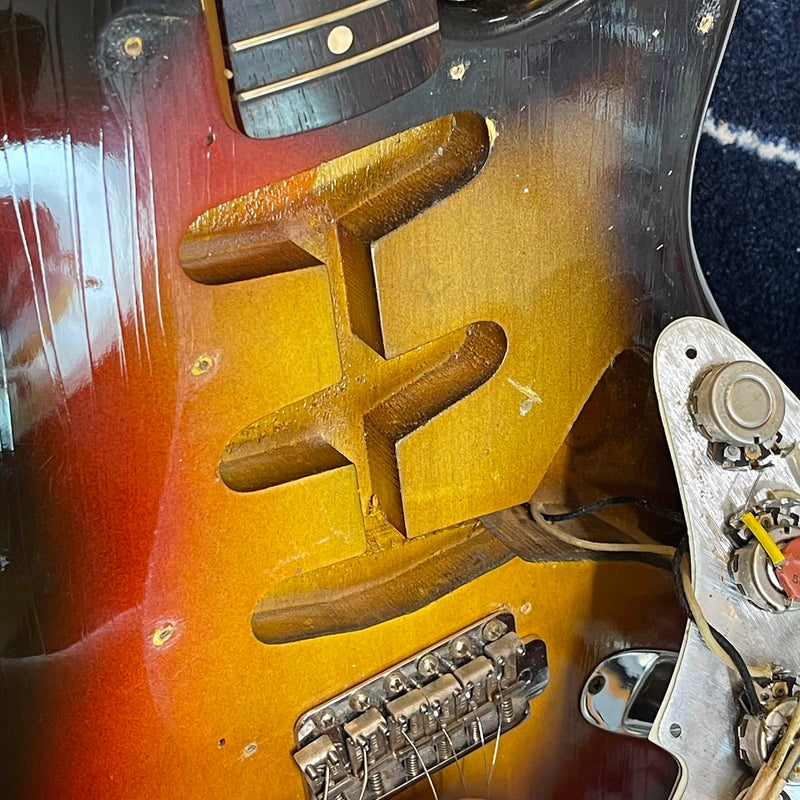 Fender Vintage 1963 Stratocaster, 3 Color Sunburst with OHSC