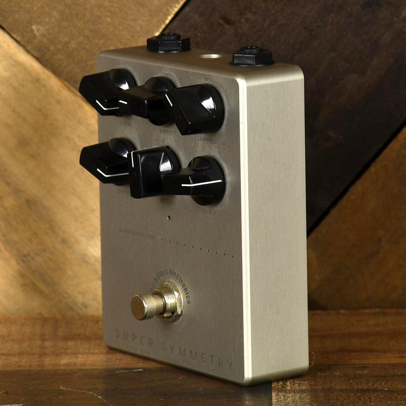 ベース Darkglass / SUPER SYMMETRY COMPRESSOR Darkglass Unveils Super Symmetry 115 GeV Compressor