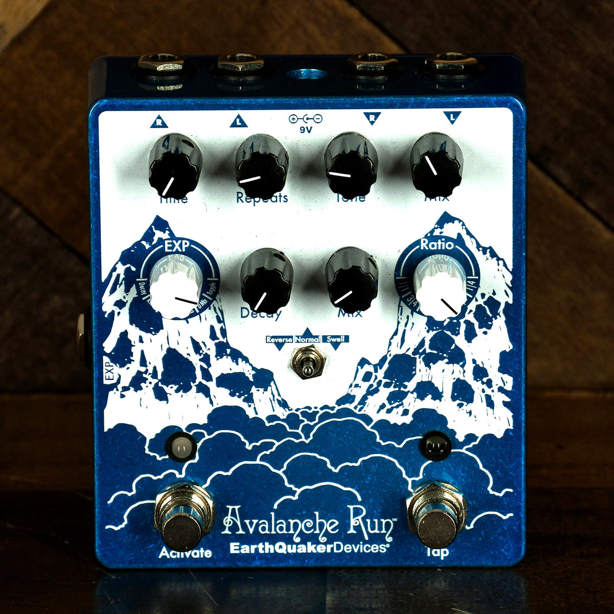 Earthquaker Avalanche Run V2 Stereo Delay And Reverb With Tap Tempo - Used
