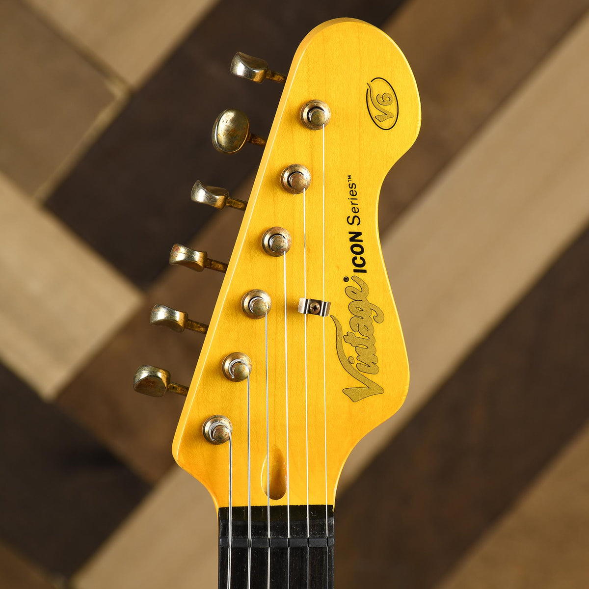 Vintage Icon Series Relic Strat 3-Tone Sunburst - Used
