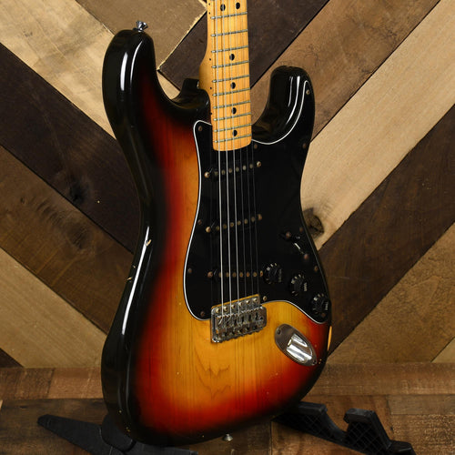 Fender '77 Strat 3-Tone Sunburst With OHSC - Used